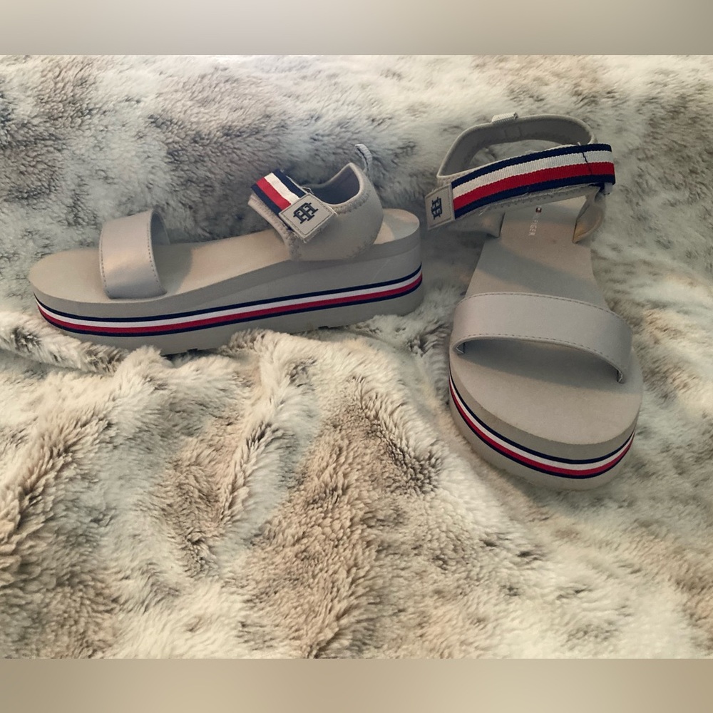 Tommy Hilfiger Platform sandals size 6